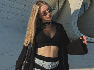 camgirl playing with sex toy SuzieGlimp