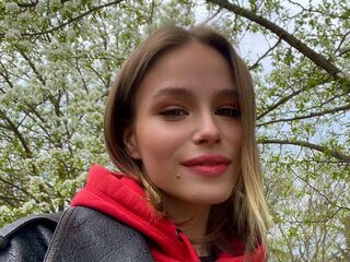 masturbating girl VeronaBrucker