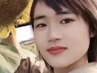 masturbating webcamgirl XiaoqiongLen