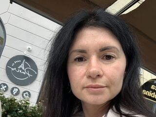 beautiful webcam girl YulieAnna